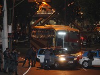 Assalto a ônibus com reféns no centro do  Rio termina com cinco feridos e dois presos 