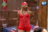 Veja como Dinei vive fora do reality A Fazenda 4 