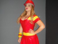 De bombeira, Geisy Arruda atiça: "Apago seu fogo"