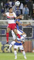 Em jogo eletrizante, Cruzeiro arranca empate e atrapalha Tricolor