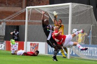 Inter faz três no Vasco e reforça candidatura a posições mais altas  Leia mais: