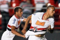Luis Fabiano faz dois sobre o Avaí e acaba com jejum do São Paulo