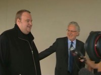 Fundador do site Megaupload é solto após um mês