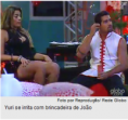 Yuri leva chinelada e se irrita com João Carvalho
